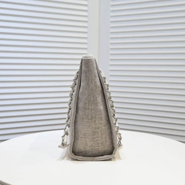 シャネルバッグ背面デザイン